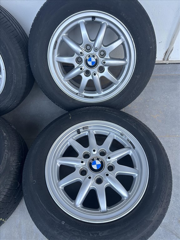  5x120 lyukosztású 15" használt alufelni, rajta 205/60 használt nyári gumi gumi  3. kép