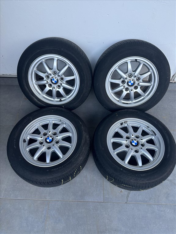  5x120 lyukosztású 15" használt alufelni, rajta 205/60 használt nyári gumi gumi  1. kép