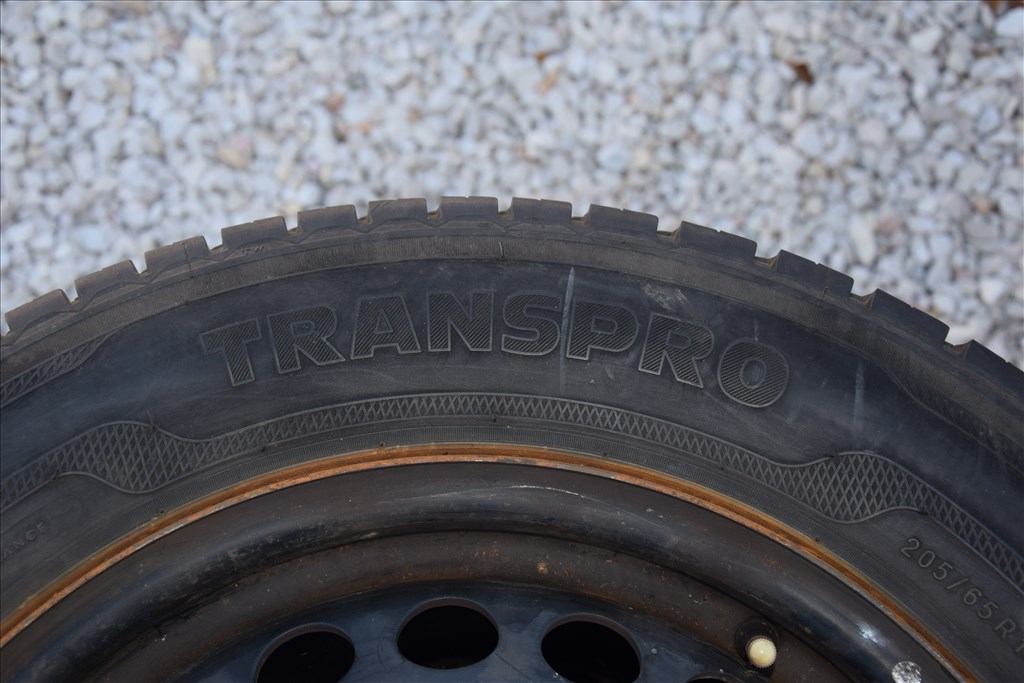  Vw Transporter, 5x120, használt 16 colos (gyári felni), rajta 205/55 Kleber C, négyévszakos gumi   3. kép