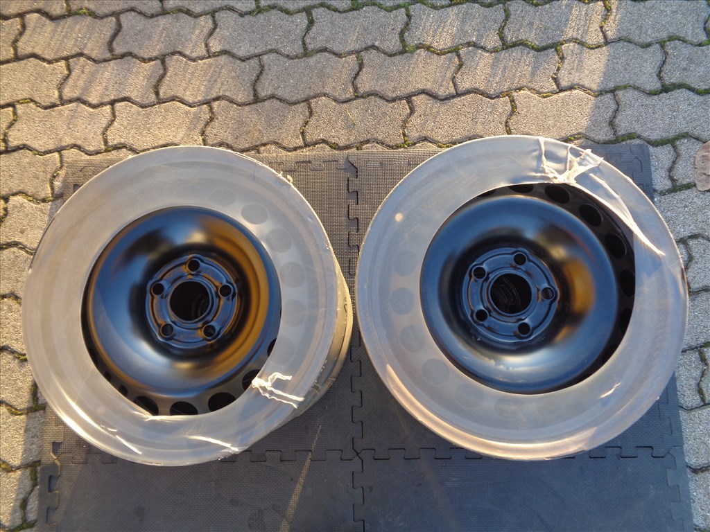 Új Opel lemezfelni 16-os, 5×105-ös osztóval eredeti csomagolásába eladó. 1. kép