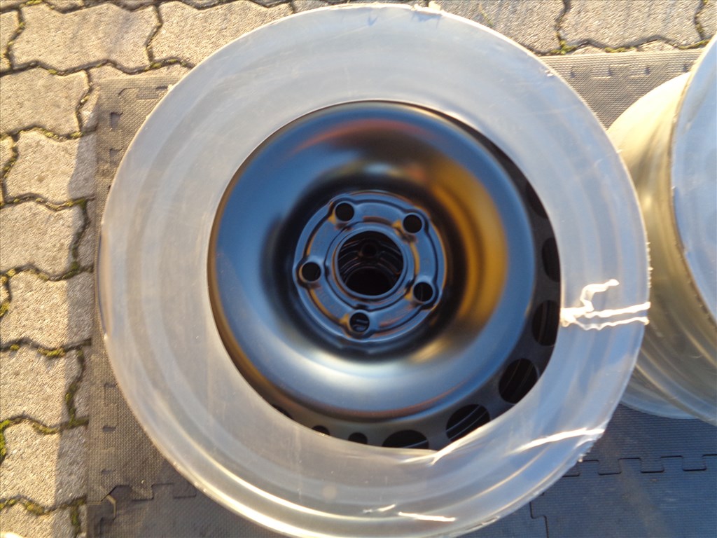 Új Opel lemezfelni 16-os, 5×105-ös osztóval eredeti csomagolásába eladó. 3. kép