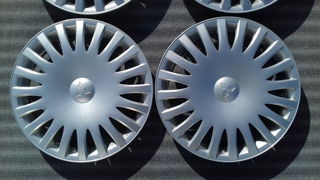 15 colos Mitsubishi dísztárcsa garnitúra 2. kép