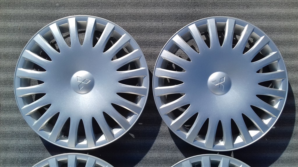 15 colos Mitsubishi dísztárcsa garnitúra 3. kép