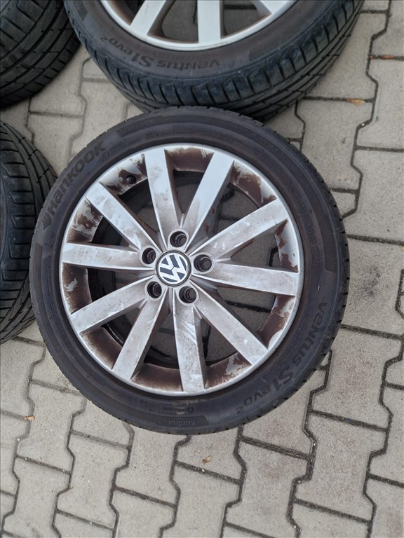 Golf 6 5x112 gyári alufelni, rajta 225/45 használt Hankook nyári gumi (26196) 2. kép