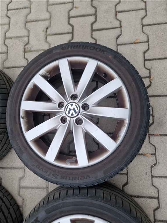 Golf 6 5x112 gyári alufelni, rajta 225/45 használt Hankook nyári gumi (26196) 3. kép