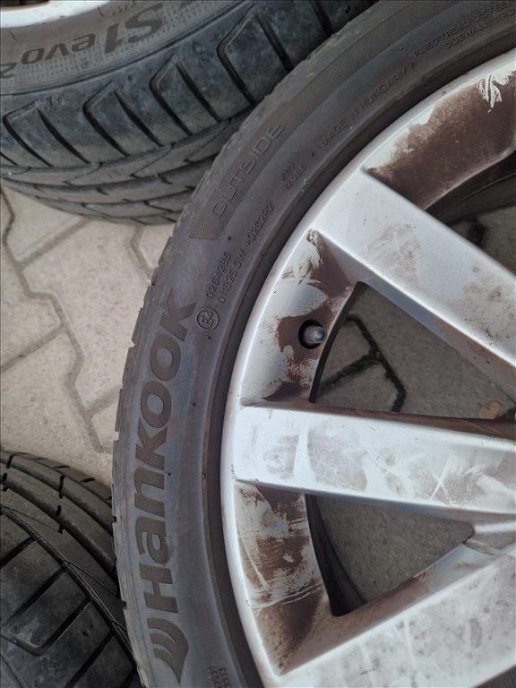 Golf 6 5x112 gyári alufelni, rajta 225/45 használt Hankook nyári gumi (26196) 7. kép
