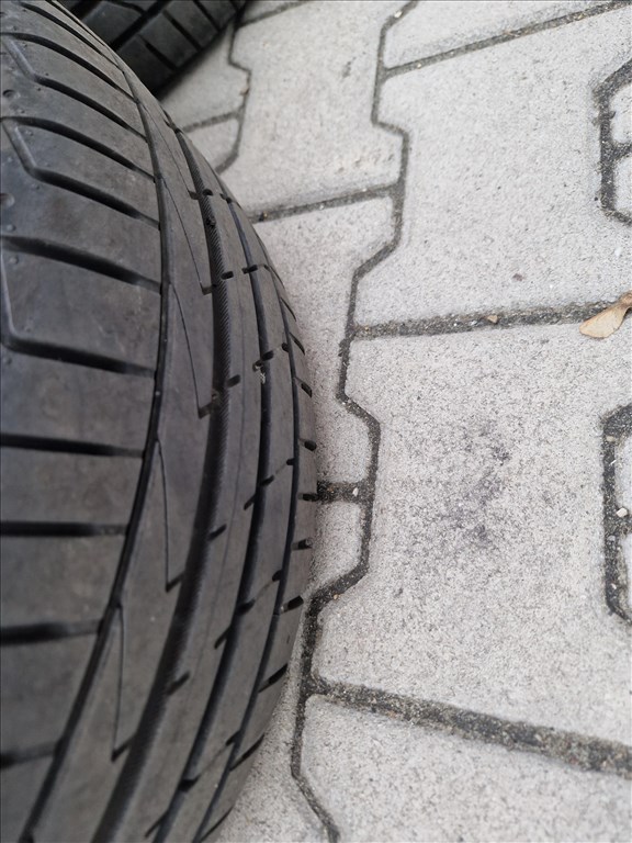 Golf 6 5x112 gyári alufelni, rajta 225/45 használt Hankook nyári gumi (26196) 9. kép