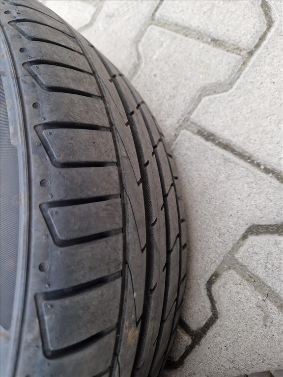 Golf 6 5x112 gyári alufelni, rajta 225/45 használt Hankook nyári gumi (26196) 10. kép