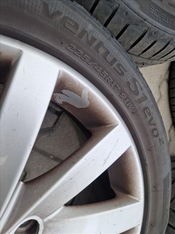 Golf 6 5x112 gyári alufelni, rajta 225/45 használt Hankook nyári gumi (26196) 12. kép