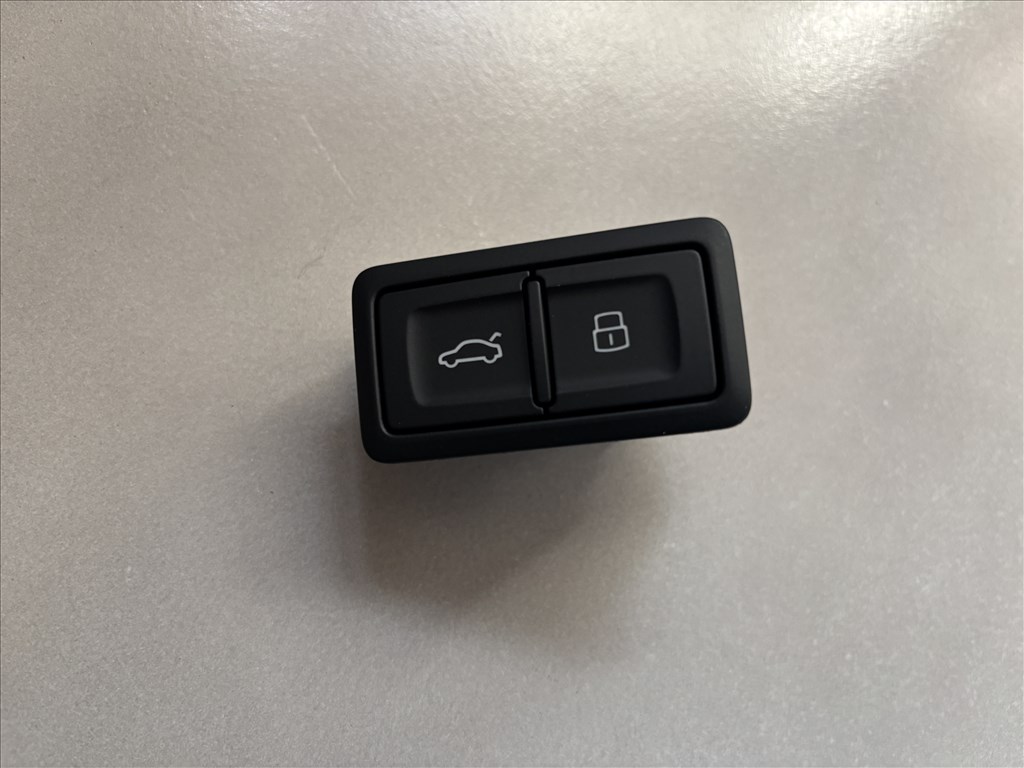 Audi S3 A3 8Y csomagtér ajtó nyitó kapcsoló 4g0959831d 1. kép