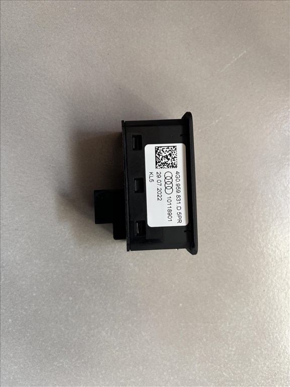 Audi S3 A3 8Y csomagtér ajtó nyitó kapcsoló 4g0959831d 4. kép