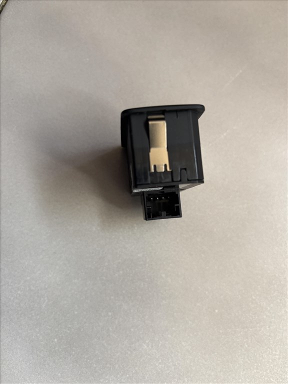 Audi S3 A3 8Y csomagtér ajtó nyitó kapcsoló 4g0959831d 5. kép