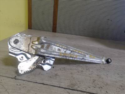 TOYOTA YARIS VERSO 00-05 Bal hátsó ablakemelő szerkezet mechanikus