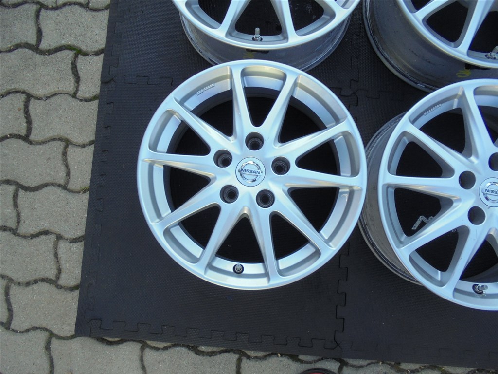 16-os 5 x 114.3-as Nissan gyári szenzoros alufelni eladó 3. kép