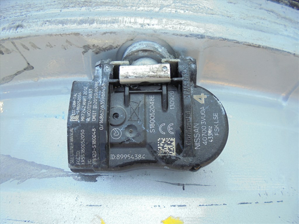 16-os 5 x 114.3-as Nissan gyári szenzoros alufelni eladó 6. kép