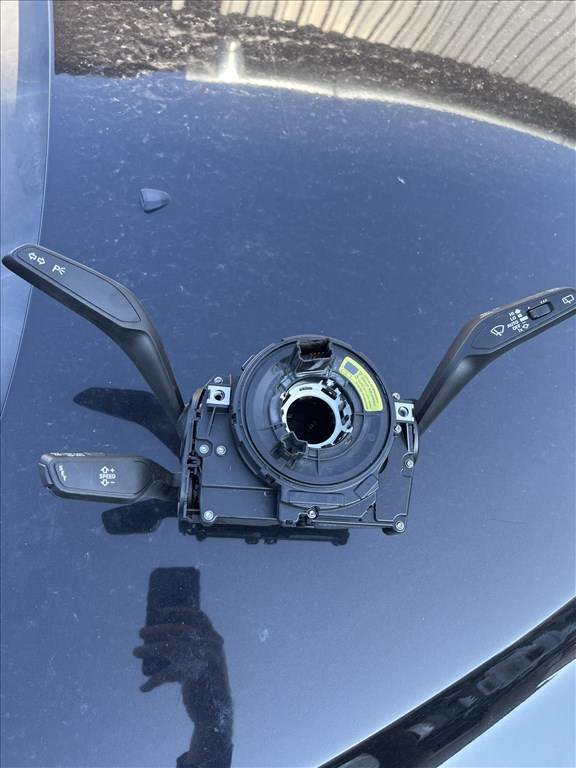 Audi A4 (B9 - 8W) bajuszkapcsoló  4m0907129hd 1. kép