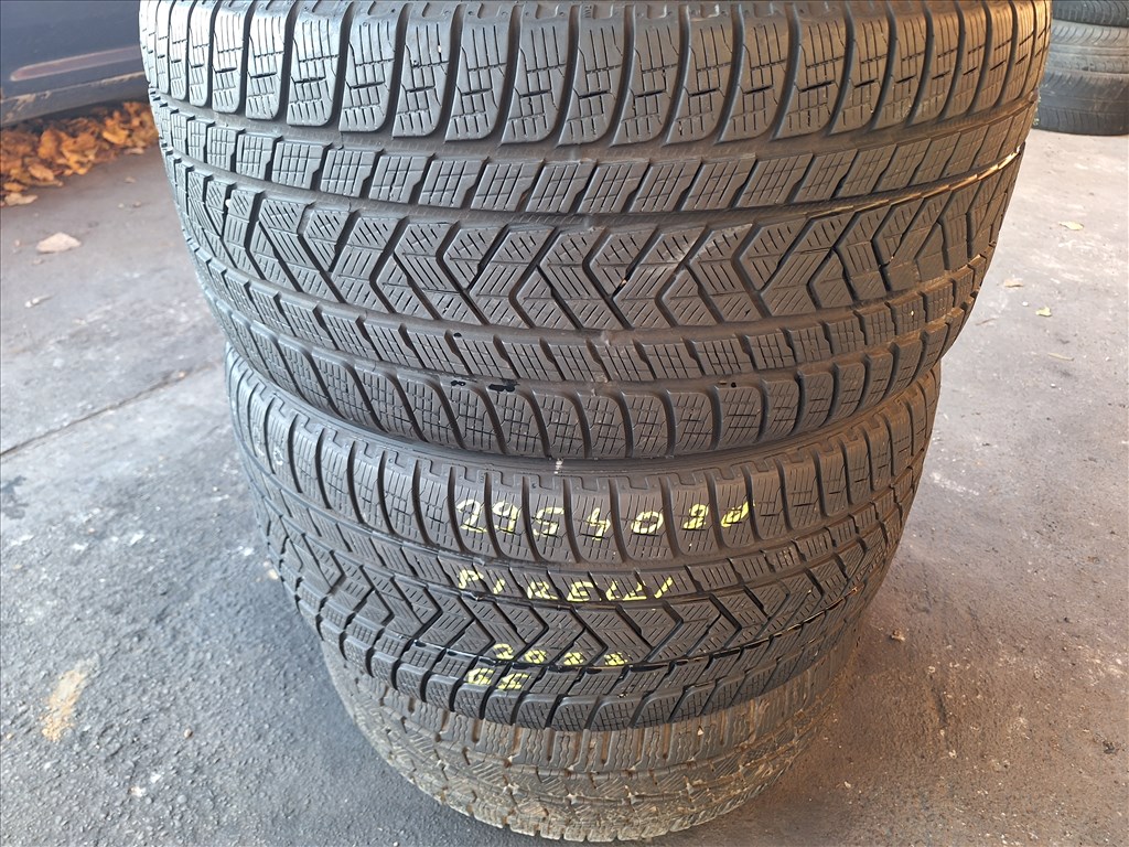  295/40/20"  Pirelli téli gumi  2. kép