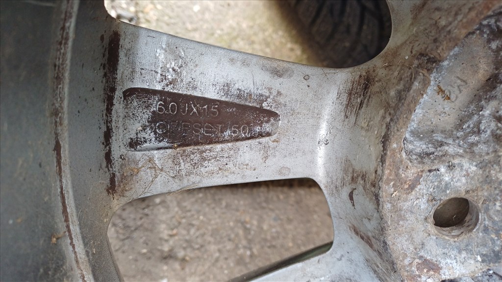  4x100 lyukosztású 15" használt (gyári felni) alufelni, rajta használt Kumho nyári gumi gumi  5. kép