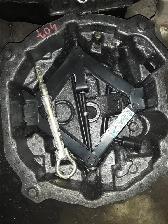 Peugeot 407 Emelő Szerszámkészlet Vonószem 1. kép