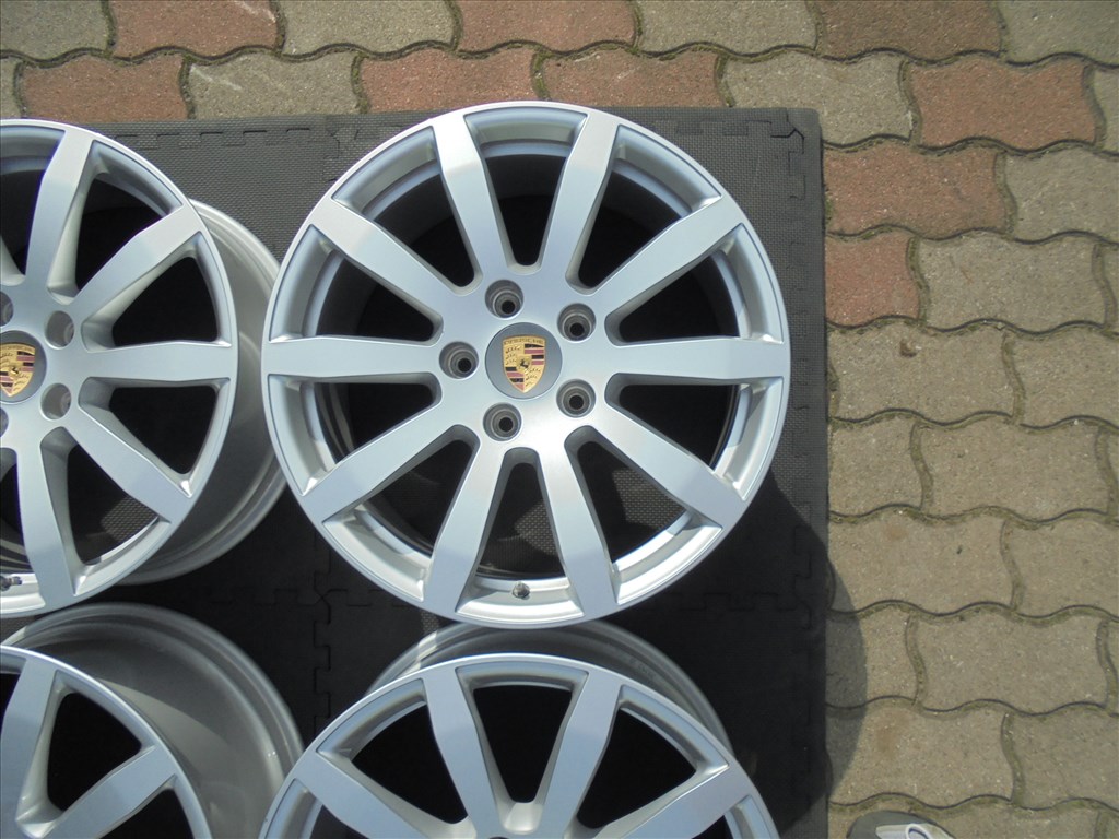  Porsche 19-es szenzoros gyári alufelni mint az új eladó 4. kép