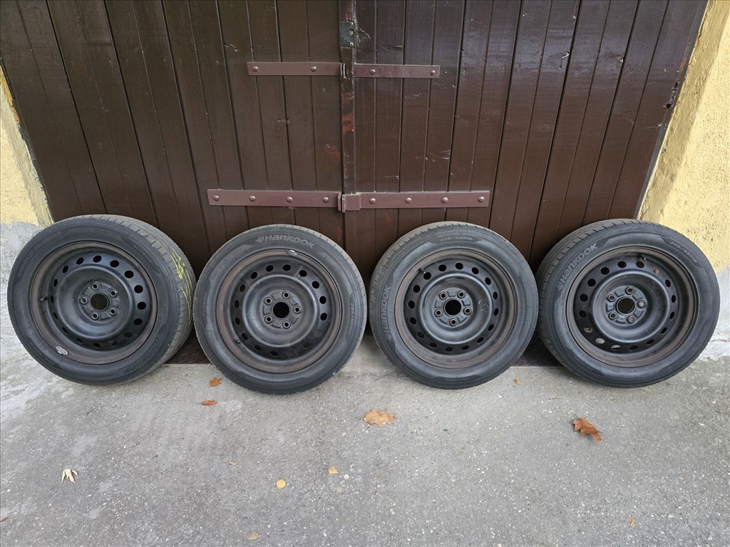 Gyári 16"-os Toyota lemezfelni garnitúra 205/55R16 használt Hankook nyári gumikkal 1. kép