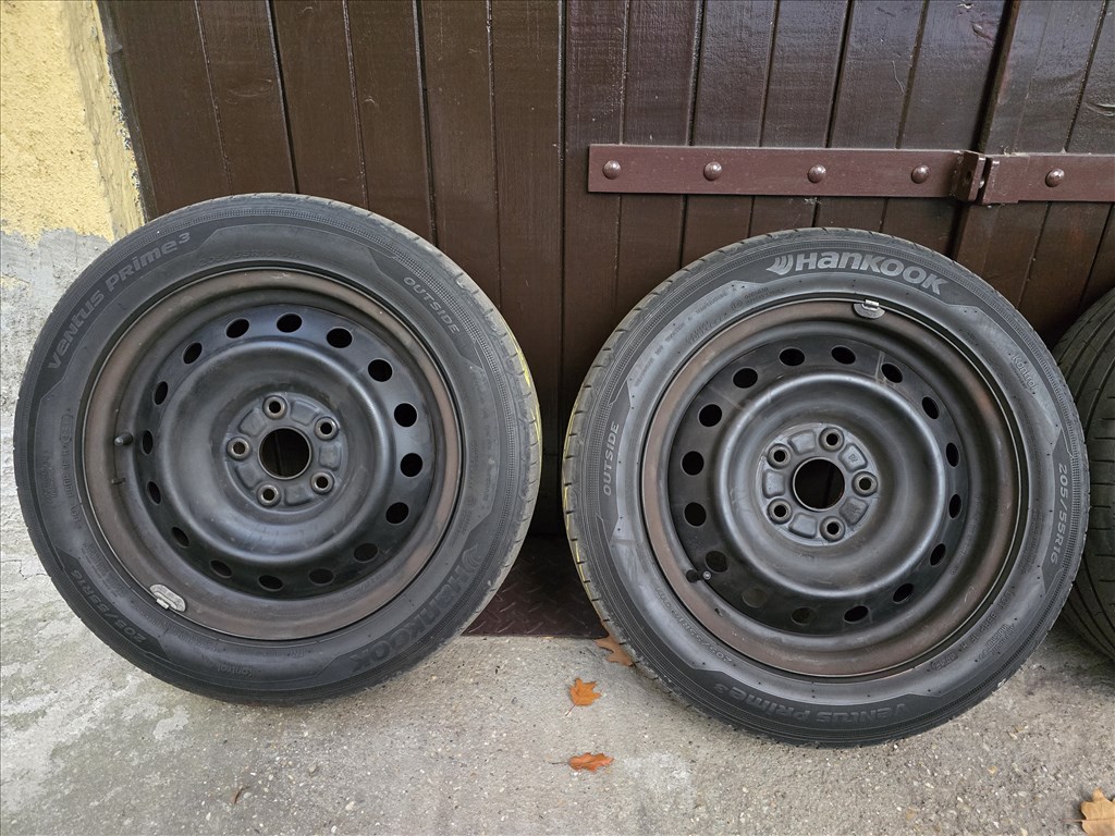 Gyári 16"-os Toyota lemezfelni garnitúra 205/55R16 használt Hankook nyári gumikkal 2. kép
