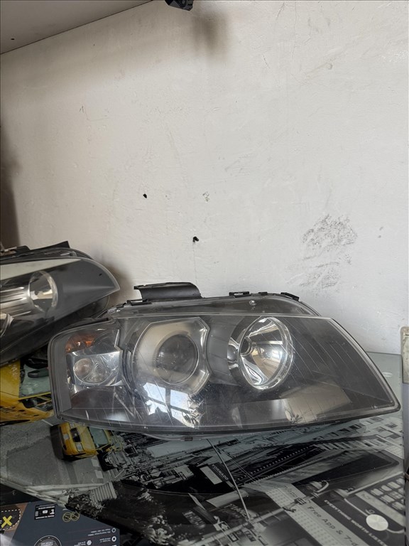Audi A3 8P jobb oldali xenon fényszóró  8p0941004m 1. kép