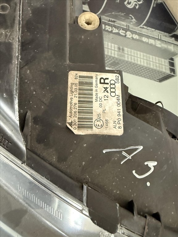 Audi A3 8P jobb oldali xenon fényszóró  8p0941004m 2. kép