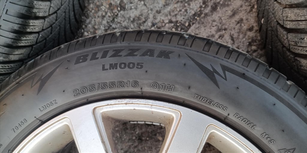  5x112 lyukosztású 16" használt MAM alufelni, rajta 205/55 használt Bridgestone téli gumi gumi  6. kép