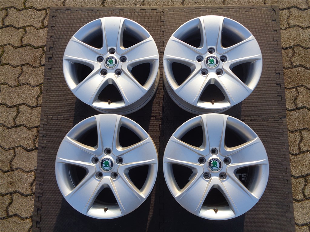 Skoda gyári alufelni 16-os, 5×112-es osztóval jó állapotban eladó.  1. kép