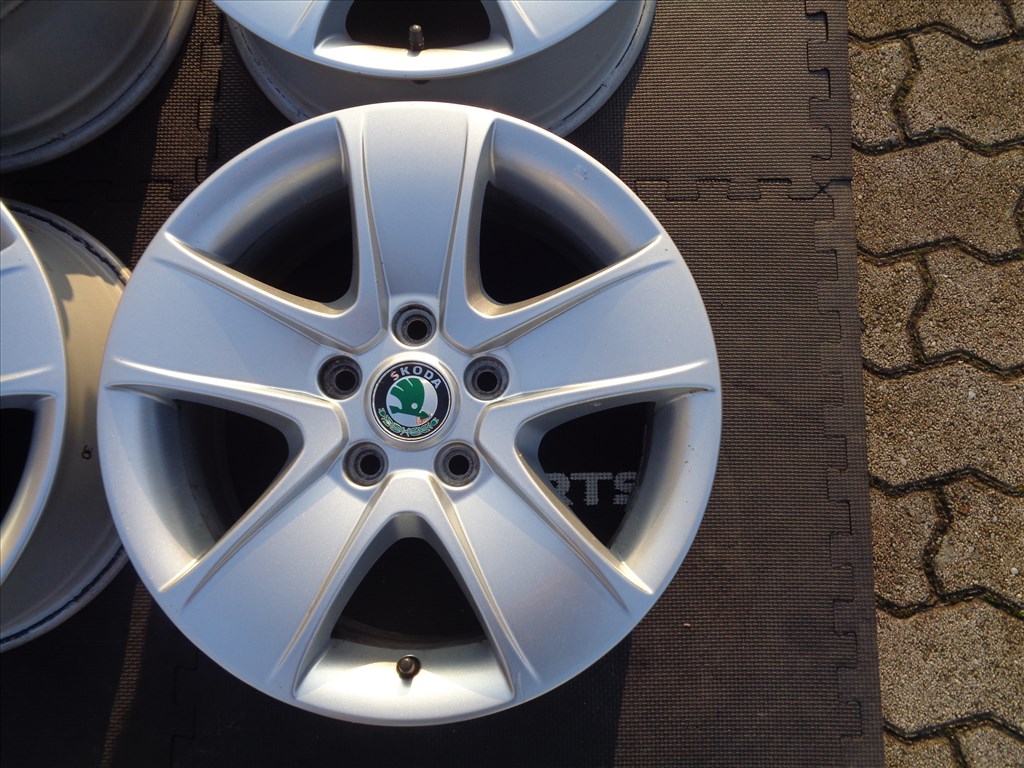 Skoda gyári alufelni 16-os, 5×112-es osztóval jó állapotban eladó.  5. kép