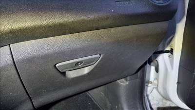 Ford Transit Courier kesztyűtartó 