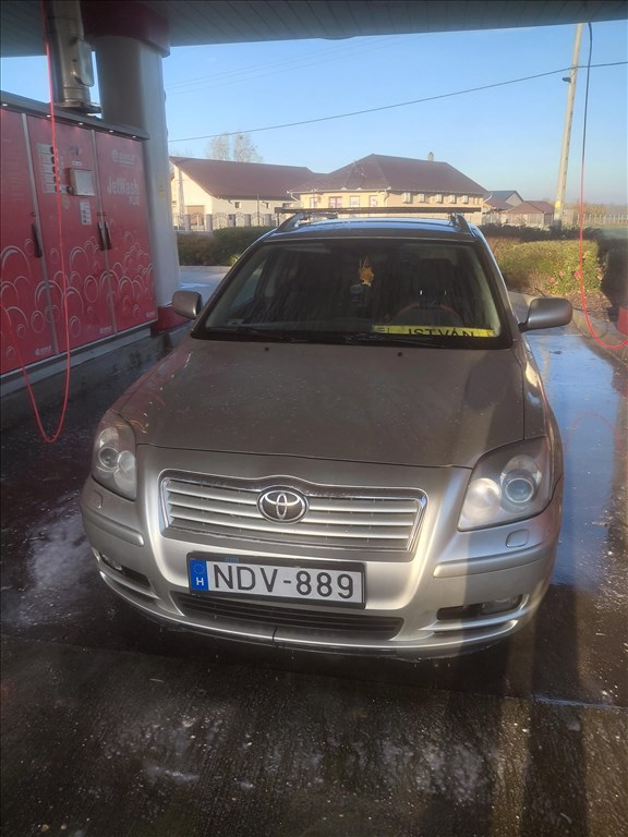Eladó Toyota Avensis 2.0 Combi D-4D (1995 cm³, 116 PS) 5. kép