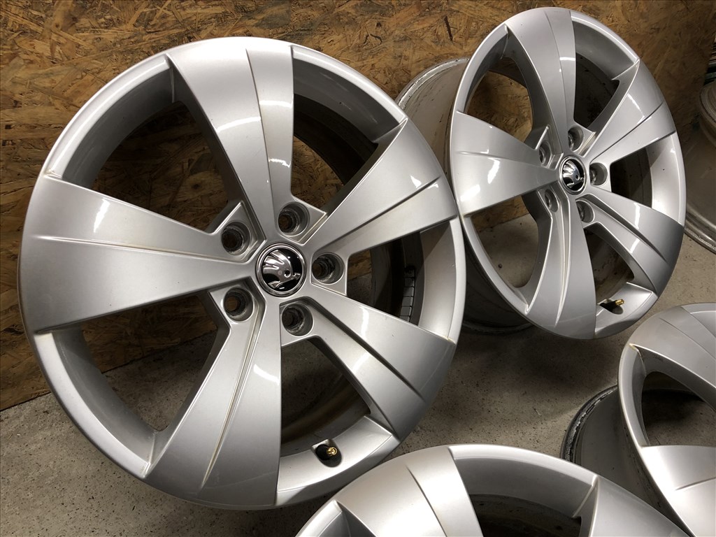 17 colos gyári Skoda Octavia alufelni 17 col 5x112 1. kép