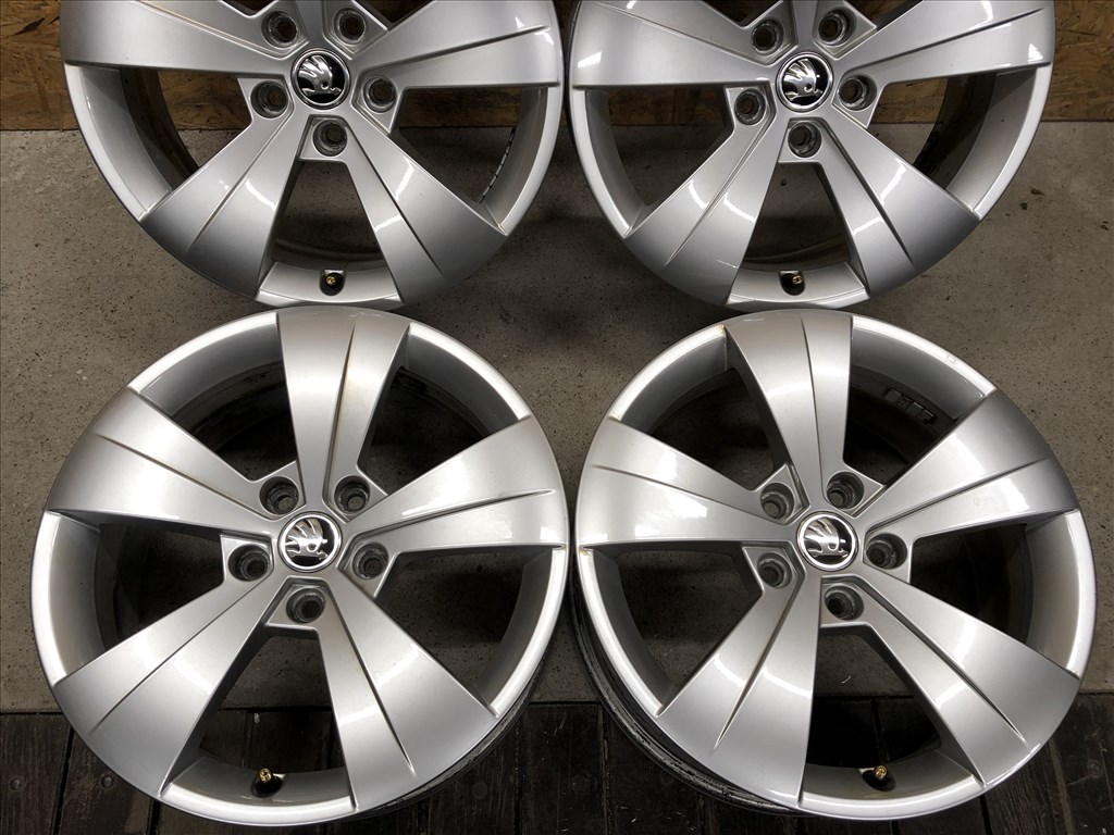 17 colos gyári Skoda Octavia alufelni 17 col 5x112 4. kép