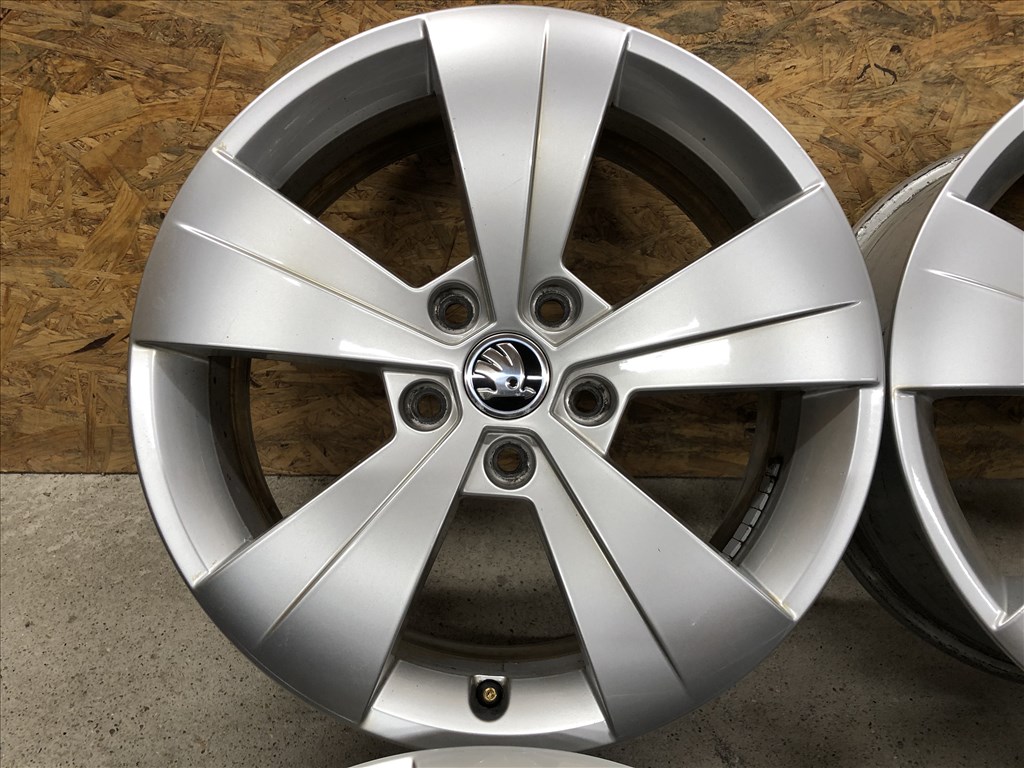 17 colos gyári Skoda Octavia alufelni 17 col 5x112 6. kép