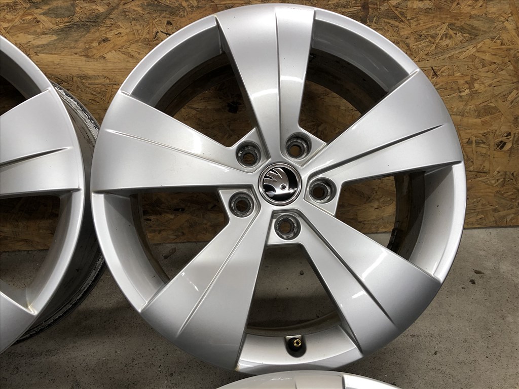 17 colos gyári Skoda Octavia alufelni 17 col 5x112 7. kép