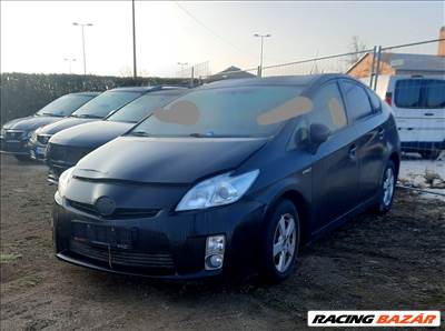 Toyota Prius (XV30) bontott és új alkatrészei.