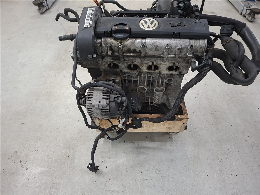 Volkswagen Golf VI 1.4 16V CGG motor, komplett (26020) 3. kép