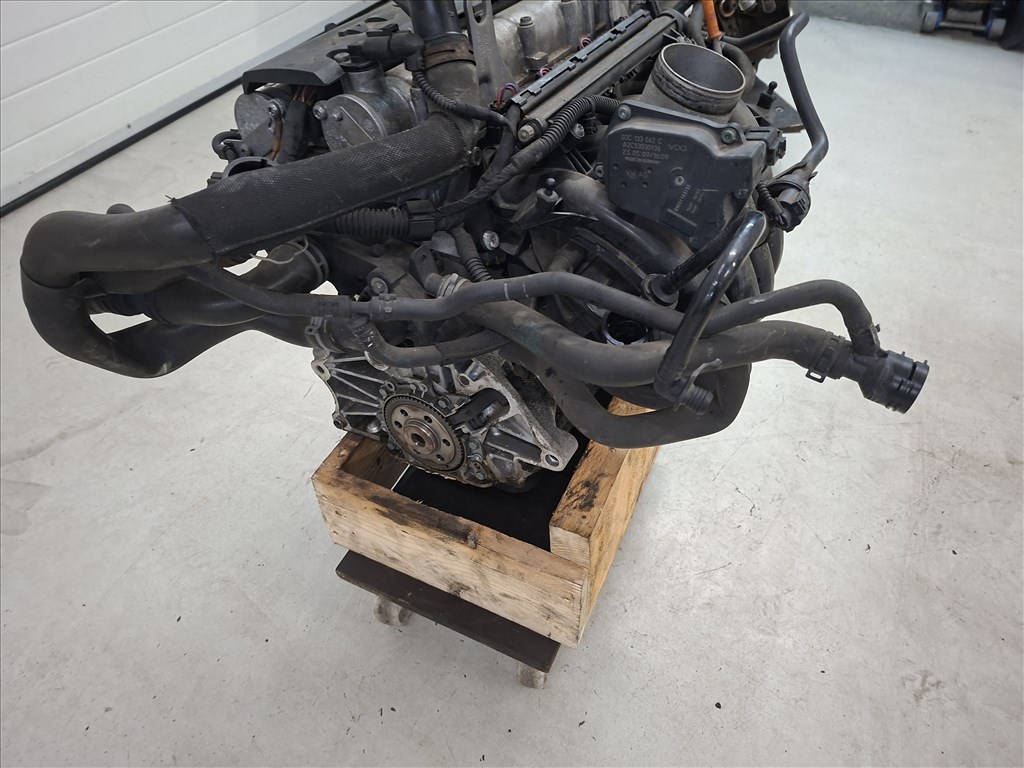 Volkswagen Golf VI 1.4 16V CGG motor, komplett (26020) 9. kép