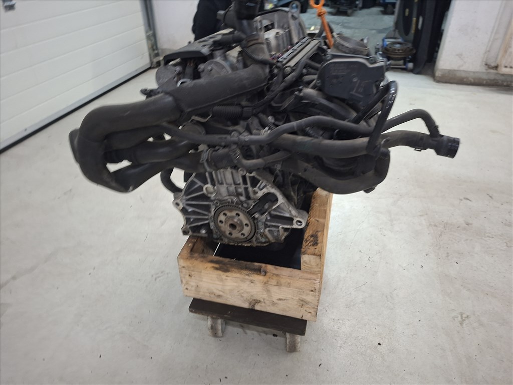 Volkswagen Golf VI 1.4 16V CGG motor, komplett (26020) 10. kép