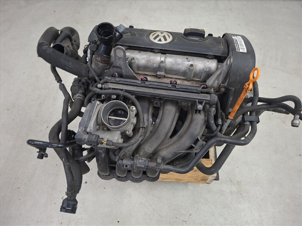 Volkswagen Golf VI 1.4 16V CGG motor, komplett (26020) 11. kép