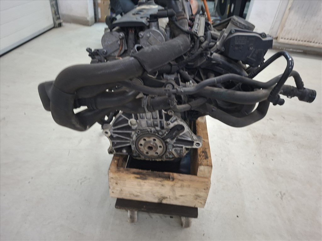 Volkswagen Golf VI 1.4 16V CGG motor, komplett (26020) 12. kép