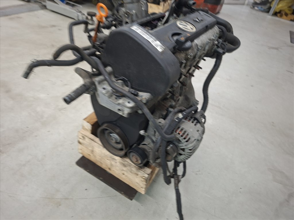 Volkswagen Golf VI 1.4 16V CGG motor, komplett (26020) 14. kép