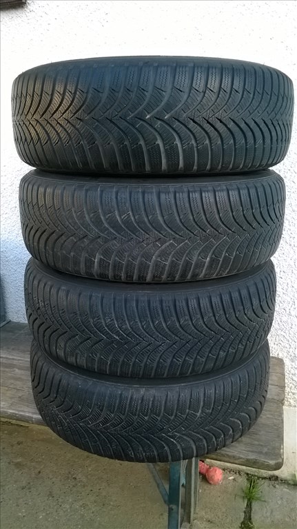 Eladó 4db 15-ös 5x120-as BMW lemezfelni 195 65r15 Hankook téli gumival 2. kép