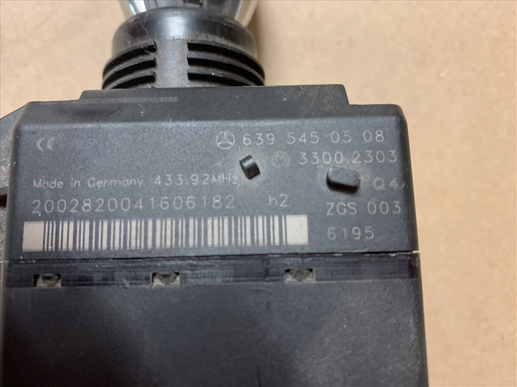 Mercedes Viano W639 gyújtáskapcsoló, 2 kulcs  a6395450508 2. kép