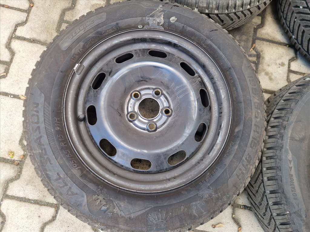  VW Golf 4, Bora 5x100 15" lemezfelni 195/65 újszerű Sebring négyévszakos gumival (25894) 2. kép