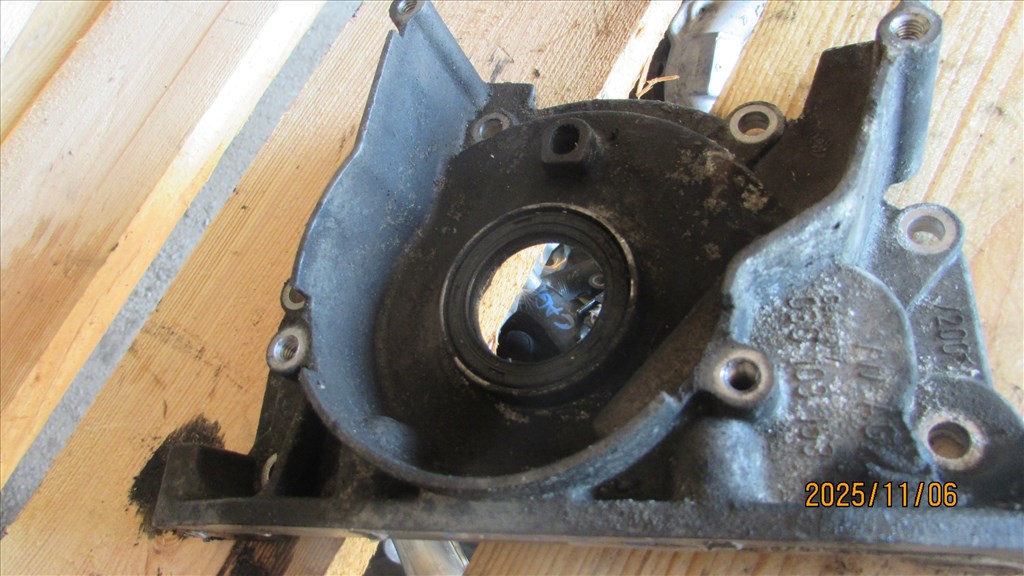 Audi A4 (B8 - 8K) 2.0 TDI quattro főtengely szimmeringház, jeladó 03g103153b 1. kép