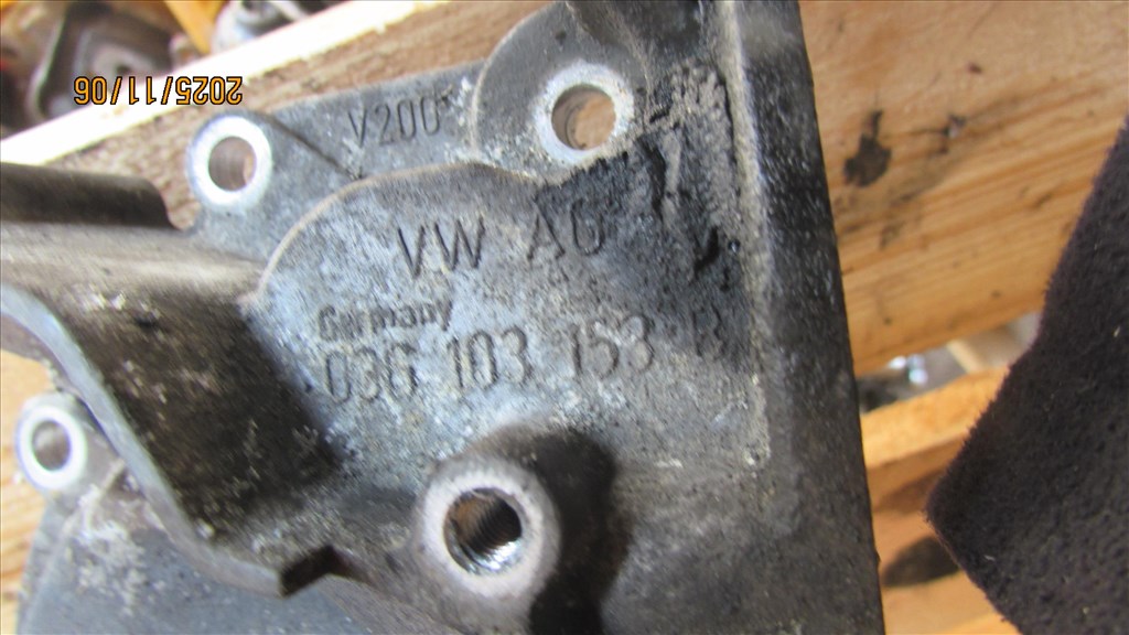 Audi A4 (B8 - 8K) 2.0 TDI quattro főtengely szimmeringház, jeladó 03g103153b 3. kép