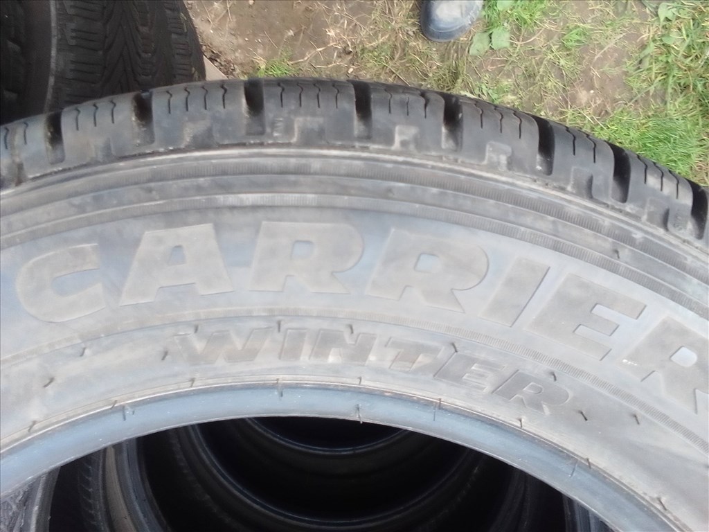  205/65R16C újszerű 2024-es 9 mm-es Pirelli Carrier winter téli gumi  4. kép